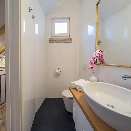 Roman Heritage Apartment
