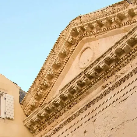 Roman Heritage Apartment *